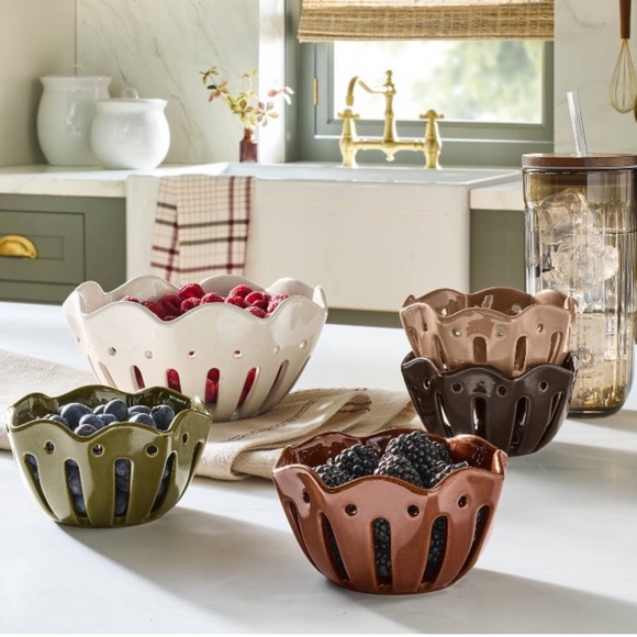 Lot of 5: 1 large wavy edge berry bowl & 4 mini wavy edge berry bowls - Picture 1 of 5